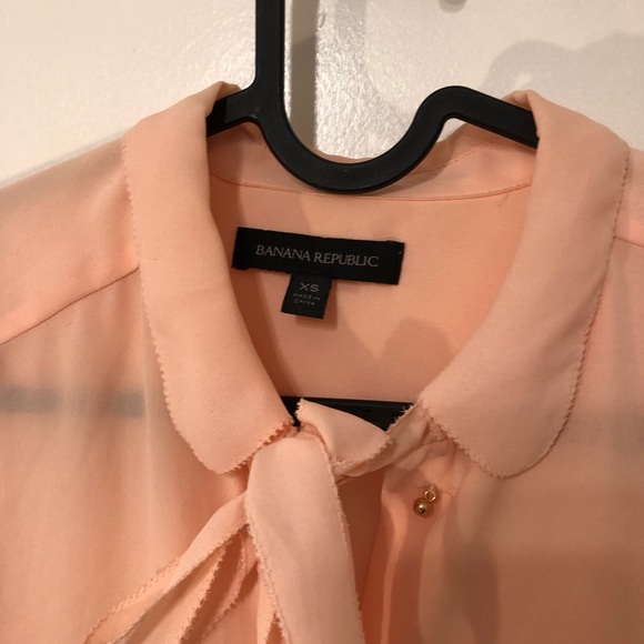 Banana republic Peach blouse with gold buttons - Picture 5 of 7